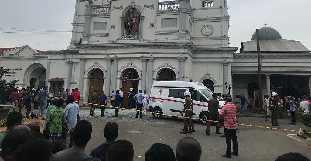 ईस्टर पर सीरियल ब्लास्ट से दहला श्रीलंका, 156 की मौत, सैकड़ों घायल, चर्च में बिखरे पड़े मिले मानव अंग