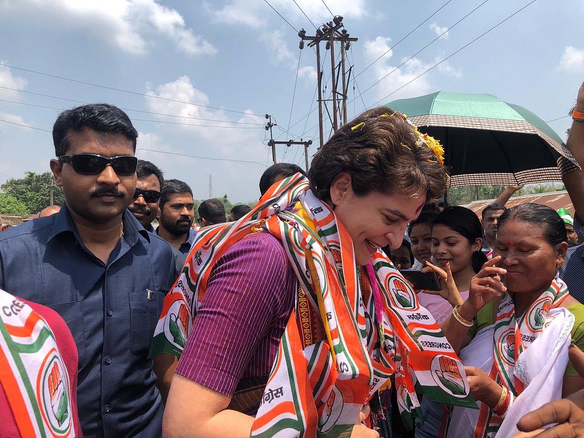 लोकसभा चुनाव: प्रियंका गांधी ने असम के सिलचर में पार्टी प्रत्याशी के समर्थन में किया रोड शो, उमड़ा जनसैलाब