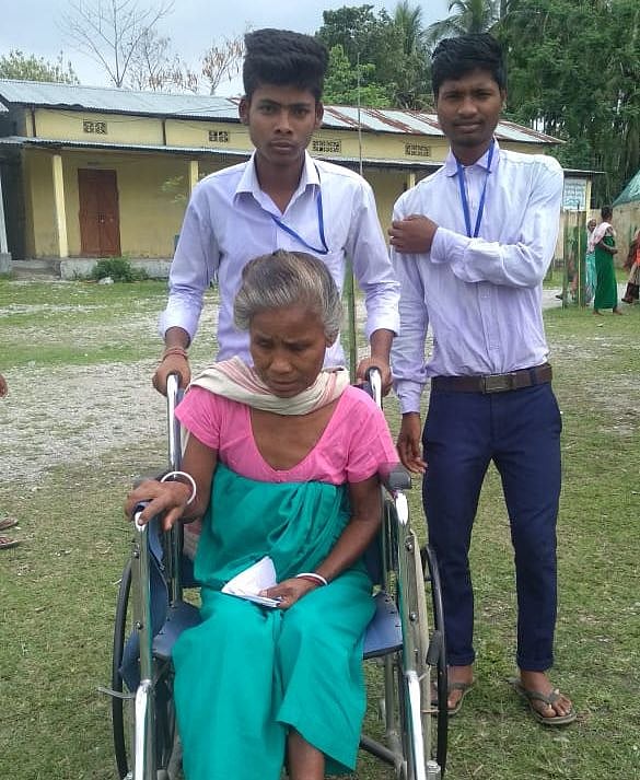 लोकसभा चुनाव 2019 LIVE: बीजेपी सांसद को जूता मारने वाले को दिल्ली पुलिस ने छोड़ा, कहा- कुछ गलत नहीं मिला