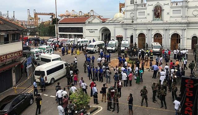 ईस्टर पर सीरियल ब्लास्ट से दहला श्रीलंका, 156 की मौत, सैकड़ों घायल, चर्च में बिखरे पड़े मिले मानव अंग