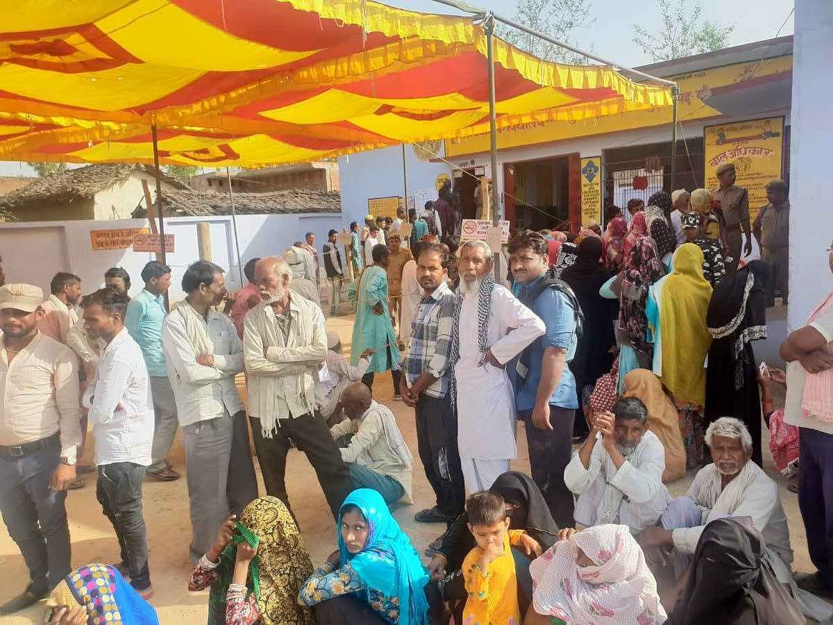 लोकसभा चौथा चरण मतदान LIVE: चुनाव  आयोग ने माना कई जगह वीवीपैट नहीं चला, कई जगह बदली गईं ईवीएम