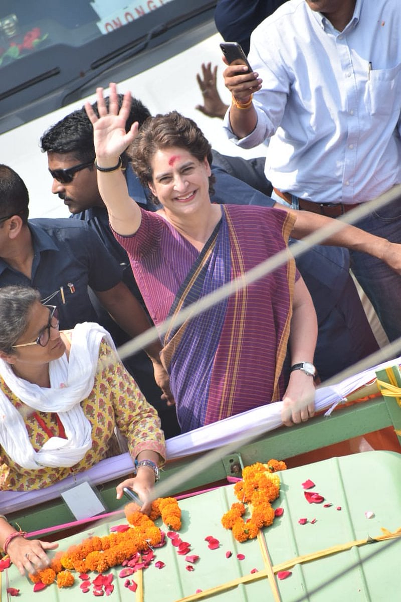 लोकसभा चुनाव: प्रियंका गांधी ने असम के सिलचर में पार्टी प्रत्याशी के समर्थन में किया रोड शो, उमड़ा जनसैलाब