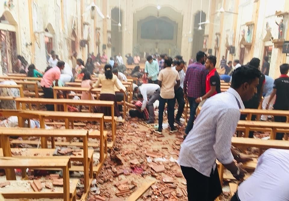 ईस्टर पर सीरियल ब्लास्ट से दहला श्रीलंका, 156 की मौत, सैकड़ों घायल, चर्च में बिखरे पड़े मिले मानव अंग