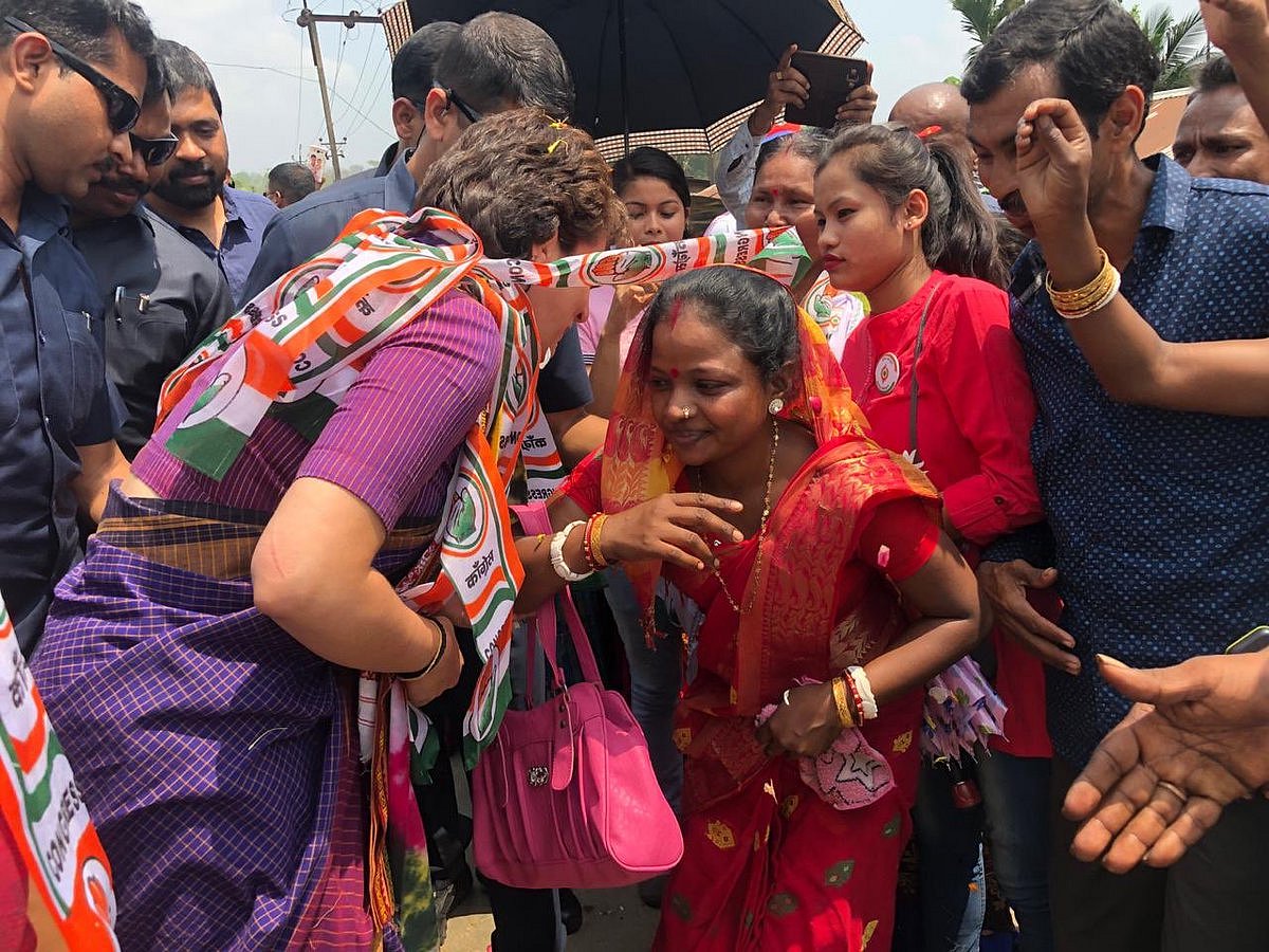 लोकसभा चुनाव: प्रियंका गांधी ने असम के सिलचर में पार्टी प्रत्याशी के समर्थन में किया रोड शो, उमड़ा जनसैलाब