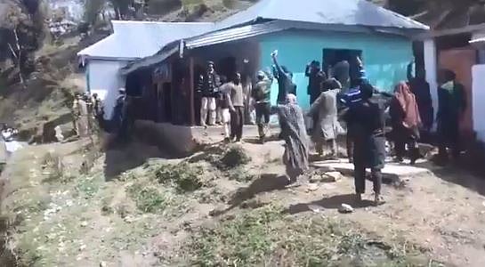 बीजेपी को वोट नहीं देने पर मतदाता से बदसलूकी का आरोप, महबूबा ने जारी किया वीडियो