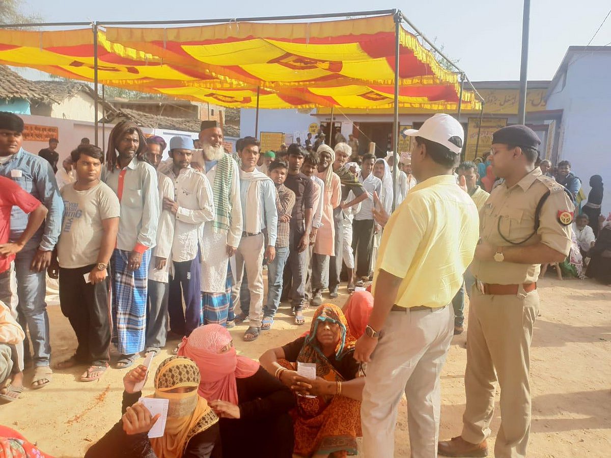 लोकसभा चौथा चरण मतदान LIVE: चुनाव  आयोग ने माना कई जगह वीवीपैट नहीं चला, कई जगह बदली गईं ईवीएम