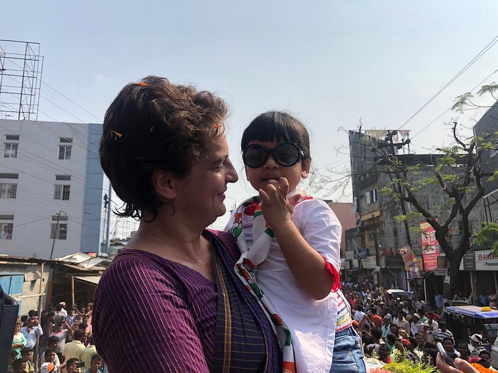 लोकसभा चुनाव: प्रियंका गांधी ने असम के सिलचर में पार्टी प्रत्याशी के समर्थन में किया रोड शो, उमड़ा जनसैलाब