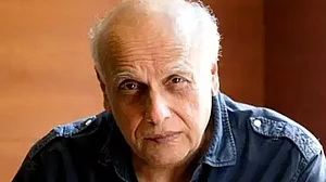 अमेरिका ने बॉलीवुड निर्देशक महेश भट्ट की हत्या की साजिश रचने वाले आरोपी को भारत के हवाले किया