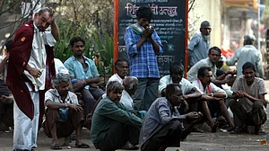 मोदी सरकार के पांच साल में बेहाल रहे मजदूर, नोटबंदी-जीएसटी की मार के बाद अब अधिकारों को खत्म करने की तैयारी