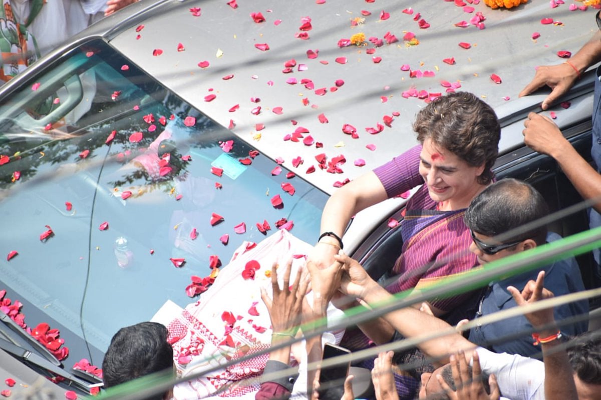 लोकसभा चुनाव: प्रियंका गांधी ने असम के सिलचर में पार्टी प्रत्याशी के समर्थन में किया रोड शो, उमड़ा जनसैलाब