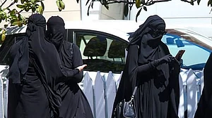 आतंकी हमले के बाद श्रीलंका सरकार का सख्त कदम, आज से चेहरा ढकने पर लगी रोक, बुर्का पर भी बैन