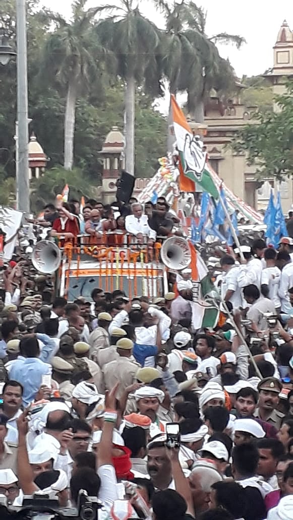 लोकसभा चुनाव 2019 LIVE: चुनाव आयोग का ट्विटर को आदेश, एक्जिट पोल से जुड़े सारे ट्वीट हटाए जाएं