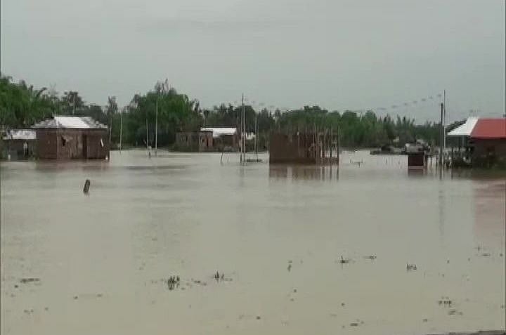 त्रिपुरा में आंधी-बारिश से भारी तबाही, बाढ़ से हजारों लोग हुए बेघर, बड़े स्तर पर राहत-बचाव का काम जारी