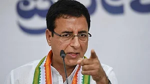 चुनाव आयोग पीएम मोदी के हाथों की कठपुतली, इसलिए नहीं हुई मोदी-शाह के खिलाफ कार्रवाई: कांग्रेस