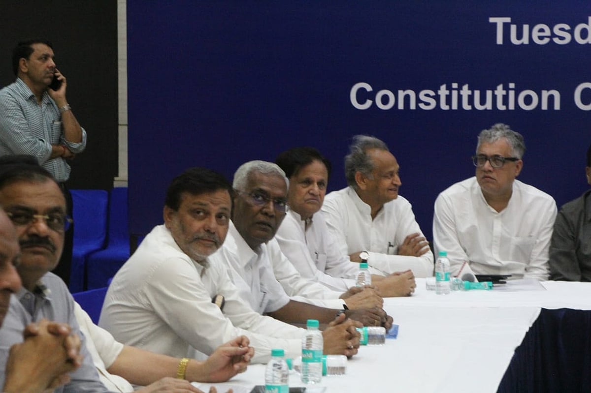 लोकसभा चुनाव 2019 LIVE: दबाव में झुका चुनाव आयोग, फैसलों पर  किसी भी सदस्य की सहमति भी रिकॉर्ड में रहेगी