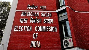 लोकसभा चुनाव 2019 LIVE: दिल्ली की चांदनी चौक सीट के पोलिंग स्टेशन नंबर 32 पर दोबारा होगा मतदान, 19 को पड़ेंगे वोट
