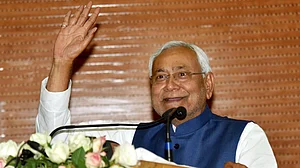 मोदी की राह पर नीतीश सरकार, विज्ञापन पर लुटाए कई सौ करोड़ रुपए, चुनावी साल में खर्च किए सबसे ज्यादा