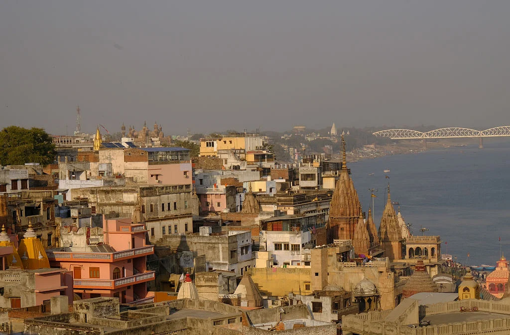 सही पूछा त बनारस क मन डोले लगल हौ, काशी डमरू लेके डोल गयल त लेवे के देवे पड़ जाई...’