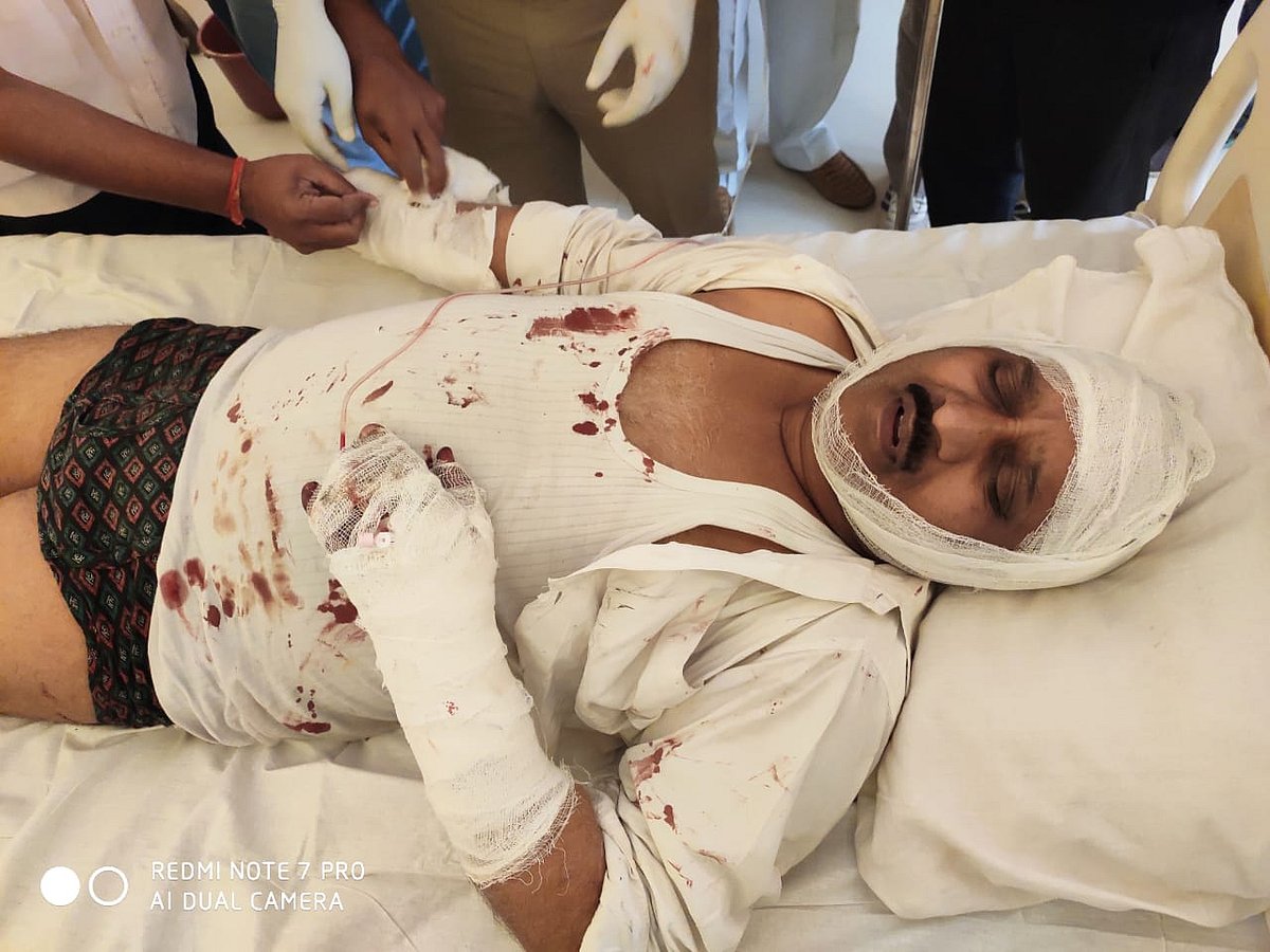 हमले में घायल जिला पंचायत सदस्य राकेश अवस्थी