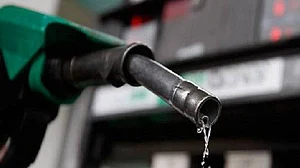 लगातार दूसरे दिन बढ़े तेल के दाम, क्या चुनाव खत्म होने का था इंतजार? पढ़िए क्या कहते हैं आंकड़े