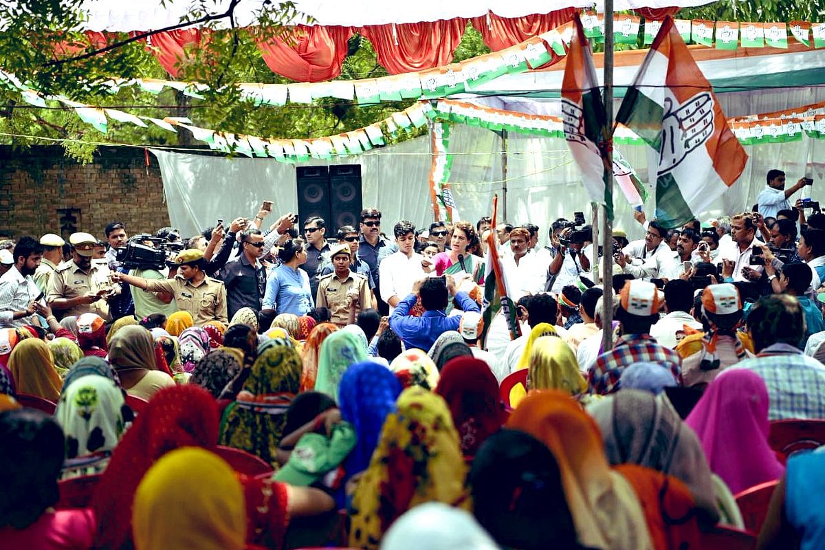 प्रियंका गांधी का पीएम मोदी पर हमला, कहा- धन्नासेठों का कर्ज चुटकी में माफ होता है, फिर किसानों को नोटिस क्यों