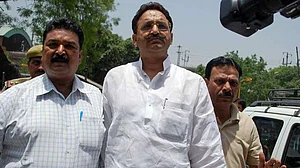 उत्तर प्रदेश में सुनामी लहर में भी अपराधी सिंडीकेट से नहीं जीत पाई योगी सरकार, किया कई सीटों पर कब्जा