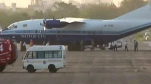 वीडियो: पाकिस्तान की तरफ से संदिग्ध विमान भारतीय सीमा में घुसा, वायुसेना के सुखोई फाइटर प्लेन ने कराई जबरदस्ती लैंडिंग