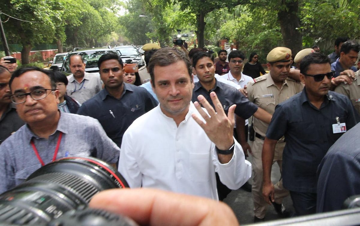 लोकसभा चुनाव: छठे चरण की 59 सीटों पर मतदान जारी, राहुल-सोनिया गांधी समेत कई दिग्गजों ने डाला वोट