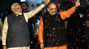 संघ परिवार की दूसरी जीत के साथ देश एक दूसरे अंधकार में प्रवेश कर रहा है
