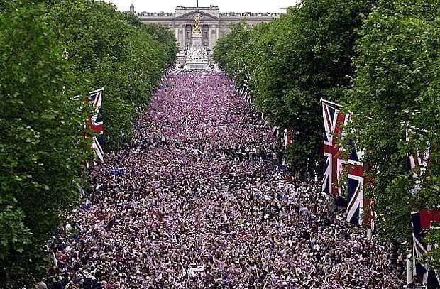 विश्व कप-2019 का रंगारंग आगाज, महारानी एलिजाबेथ से मिले सभी कप्तान  