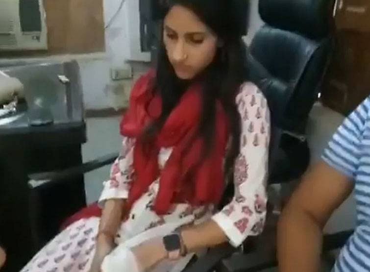 लोकसभा चुनाव 2019 LIVE: अमित शाह के रोड शो के दौरान आगजनी, बीजेपी कार्यकर्ताओं की पुलिस से झड़प, देखें वीडियो 