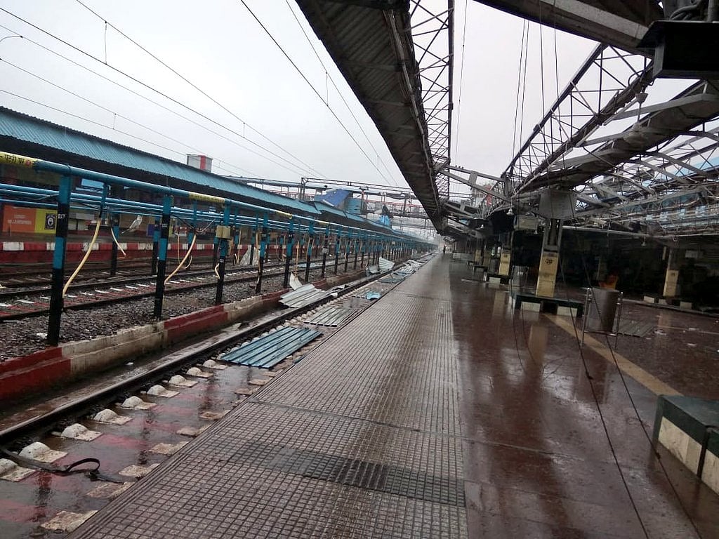 ‘फानी’ तूफान LIVE: कल सुबह उत्तरपूर्व में पहुंचेगा तूफान, 105 किलोमीटर की रफ्तार से चलेगी हवा