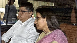 रिहा होंगे ICICI बैंक की पूर्व CEO चंदा कोचर और पति दीपक, बॉम्बे हाईकोर्ट ने कहा- कानून के अनुसार नहीं है गिरफ्तारी