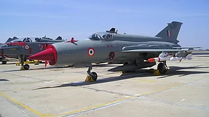 जम्मू-कश्मीर: आतंकियों के निशाने पर भारतीय वायुसेना के दो एयरबेस, अलर्ट जारी