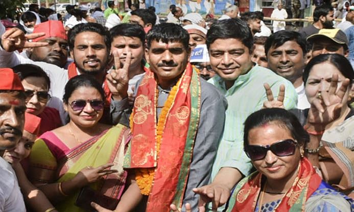 बनारस में परचे रद्द होने से भी मोदी की राह नहीं हुई आसान