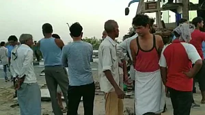 उत्तर प्रदेश: आगरा-लखनऊ हाईवे पर ट्रक से टकराई बस, हादसे में एक मासूम समेत 5 लोगों की दर्दनाक मौत, 46 घायल