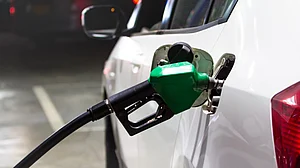 क्या सच में गर्मी में गाड़ियों का पेट्रोल टैंक फुल करवाने से लग सकती है आग? जानिए क्या है सच्चाई