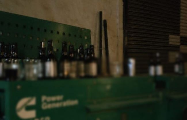 दिल्ली: फार्महाउस पर लड़के-लड़कियां कर रहे थे रेव पार्टी, पुलिस ने मारा छापा, 16 हिरासत में, शराब-ड्रग्स बरामद