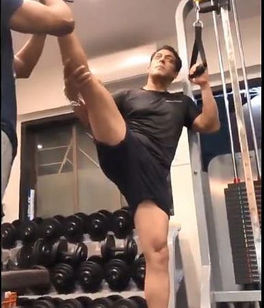 सिनेजीवान: सलमान शरीर को लचीला बनाने के लिए कर रहे हैं कसरत और अमिताभ ने एक शॉट में किया 14 मिनट का लंबा सीन