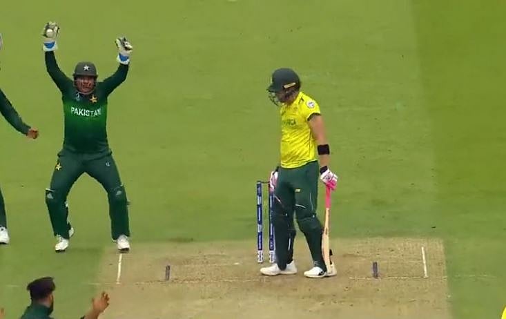 वर्ल्ड कप 2019: जब अपील करते हुए मैदान में ही भांगड़ा करने लगे पाकिस्तान के कप्तान सरफराज, देखें वीडियो