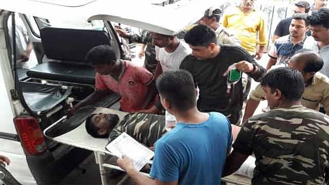 झारखंड: दुमका में नक्सलियों से मुठभेड़ में एसएसबी का 1 जवान शहीद, 4 घायल, 5 नक्सली मारे गए