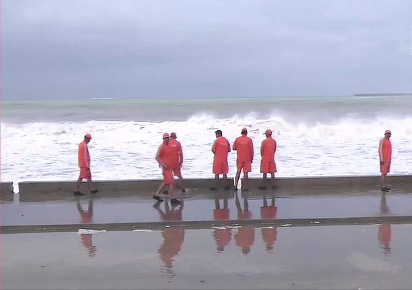  तूफान ‘वायु’ LIVE: चक्रवात ‘वायु’ गुजरात तट से टकराया, कई जगहों पर भारी बारिश