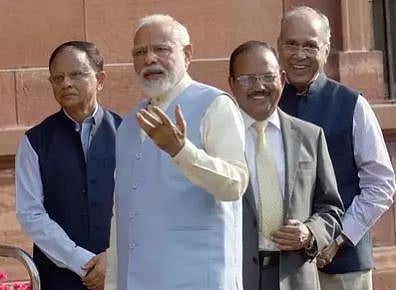 नृपेंद्र मिश्रा, पी के मिश्रा को कैबिनेट मंत्री के दर्जे के साथ सेवा विस्तार  