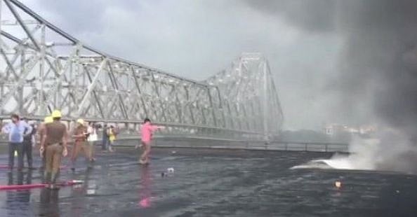 कोलकाता में केमिकल गोदाम में भीषण आग, दमकल की 25 गाड़ियां मौक पर, आग पर काबू पाने की कोशिश जारी