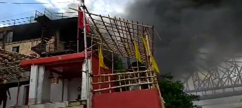कोलकाता में केमिकल गोदाम में भीषण आग, दमकल की 25 गाड़ियां मौक पर, आग पर काबू पाने की कोशिश जारी