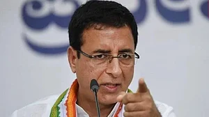 हजारों भर्तियों को कैंसिल करने पर सुरजेवाला का हमला, कहा- न नौकरी, न रोजगार बिलकुल निक्कमी है खट्टर सरकार