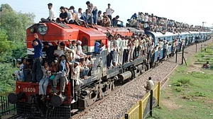 मोदी सरकार ने कर ली है रेलवे को पूरी तरह निजी और विदेशी हाथों में सौंपने की तैयारी