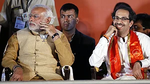 शिवसेना ने अलीगढ़ की घटना को लेकर बीजेपी पर साधा निशाना, कहा- खोखले हैं मोदी सरकार के ‘बेटी बचाओ’ के नारे