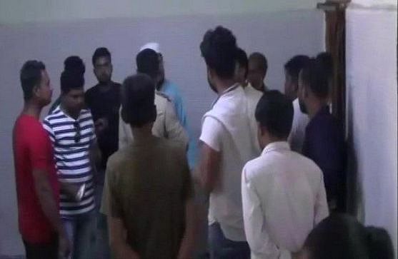 वीडियो: झारखंड में चोरी के शक में मुस्लिम युवक की पीट-पीटकर हत्या, ‘जय श्रीराम’, ‘जय हनुमान’ के नारे भी लगवाए