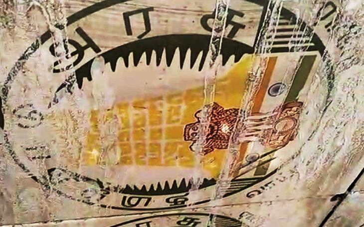 योगी राज में राष्ट्रपिता महात्मा गांधी का अपमान, सरकारी शौचालय में लगवा दी गांधी, ‘अशोक चक्र’ वाली टाइल्स